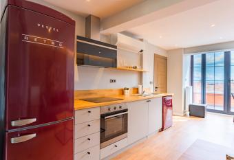 Penthouse with Private Terrace & Hot Tub has rooms with a private hot tub