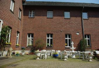 Pension Genengerhof allows 18 year olds to book a room