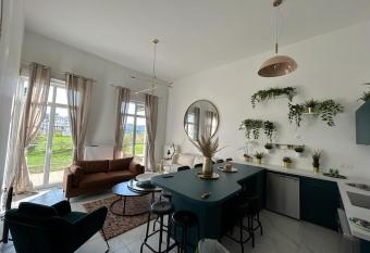 Appart grand volume 5 min disney has Balcony rooms