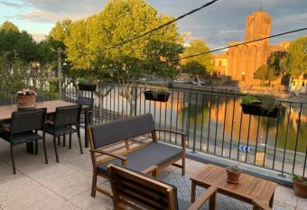 Appartement au bord de l H  rault has Balcony rooms