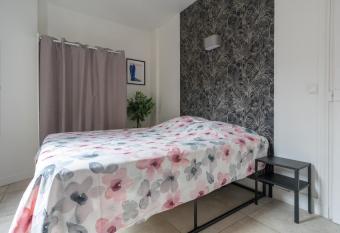 Charming and bright appart next to M12 Front Populaire has Balcony rooms