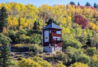 Towerhouse - Modern Cabin @ 8,000ft has Balcony rooms