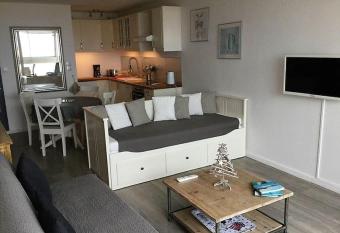 Studio raffin   pleine vue mer has Balcony rooms