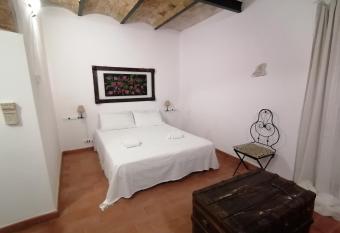 Casa Angioina allows 18 year olds to book a room