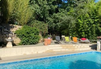 L   appartement du Micocoulier has Balcony rooms