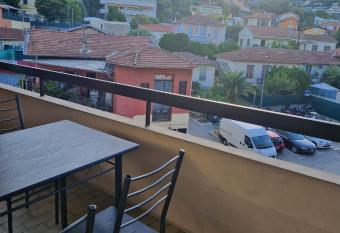 Appartement avec terrasse 5 minutes de la mer has Balcony rooms