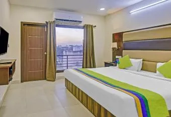 Senthur Inn Vellore has Balcony rooms