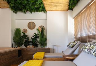 JW luxury apartment has rooms with a private hot tub