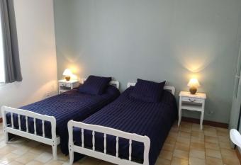 Apartment in Rochefort allows 18 year olds to book a room