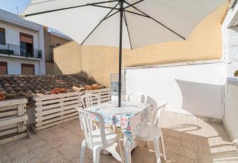 Kakyparis has Balcony rooms