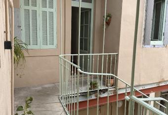Le petit provencal has Balcony rooms