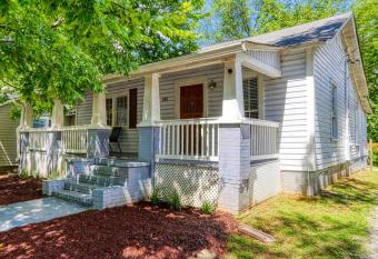 Central Rome Bungalow- Colleges, Hospitals, Tennis allows 18 year olds to book a room