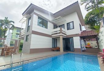 Villa Kota Bunga TRULY 3 has Balcony rooms