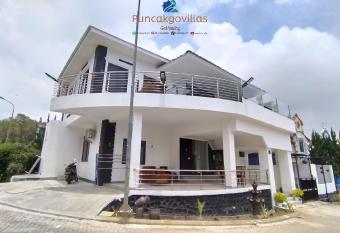 Villa Kota Bunga Blok NA5 02 has Balcony rooms