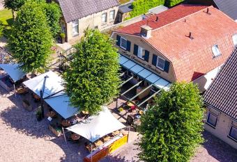 Hotel Restaurant Boschlust allows 18 year olds to book a room