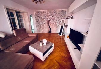 Family apartament has Balcony rooms