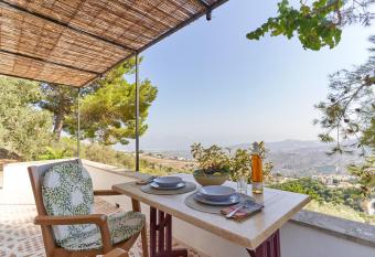 Cortijo de Arriba has Balcony rooms