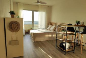 Estudio ideal parejas 100m de la playa has Balcony rooms