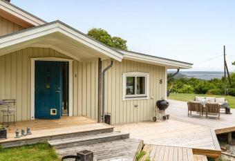 N  ra sk  rg  rden p   Tj  rn has Balcony rooms