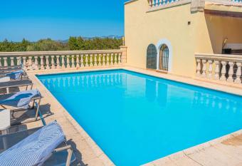 Sa Caseta has Balcony rooms