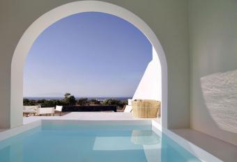 Wonderful Santorini House - Villa Athiri - Private Pool - Sea Views & Plunge Pool - Finikia-Oia has rooms with a private hot tub
