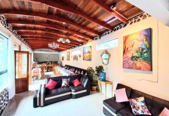 Hotel Humantay Lodge Ollantaytambo allows 18 year olds to book a room