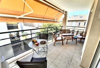 LE RICHELIEU - P2 with terrace and garage has Balcony rooms