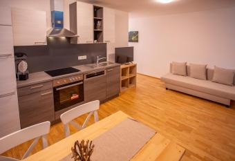 RESIDENZ 206 INNSBRUCK I FREE PARKING has Balcony rooms