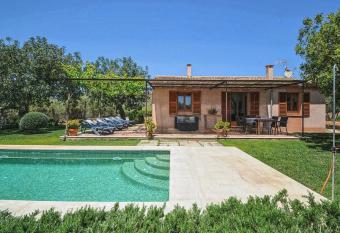 Sa Garriga has Balcony rooms