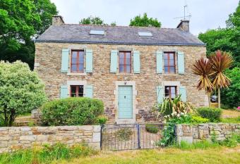 G  te de Lanvaux has Balcony rooms