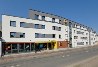 B&B Hotel Oldenburg allows 18 year olds to book a room