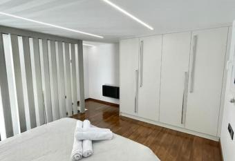 Prestige Luxury Apartment has rooms with a private hot tub