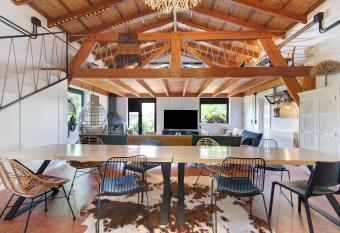 Karibu Lodge has Balcony rooms