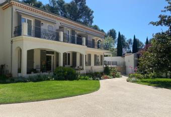 Le Repos du Keyri   has Balcony rooms