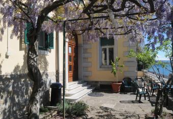 Villa Tergeste has Balcony rooms