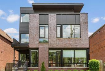 5300 SQ FT Groups Welcome Modern Walkable allows 18 year olds to book a room