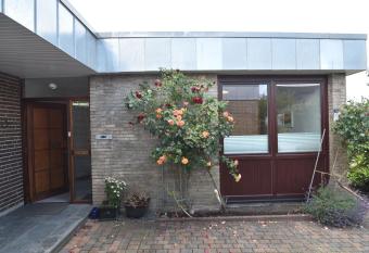 fewo1846 - Nordlicht - zentral gelegene Wohnung im EG mit Wintergarten und Terrasse allows 18 year olds to book a room