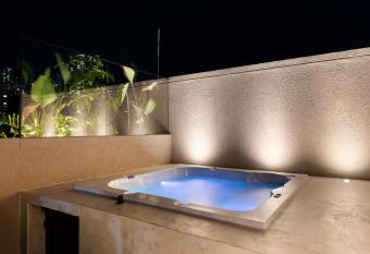 Hotel Nak  a has rooms with a private hot tub