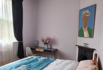 20 Gray Street has Balcony rooms