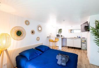 Studio charmant & champ  tre allows 18 year olds to book a room