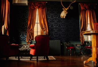 White House Hotel allows 18 year olds to book a room