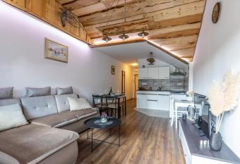 Apartman Mila has Balcony rooms