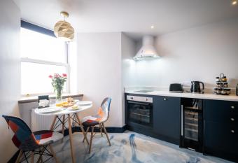 Brand New Apartment Central Location Hot Tub allows 18 year olds to book a room