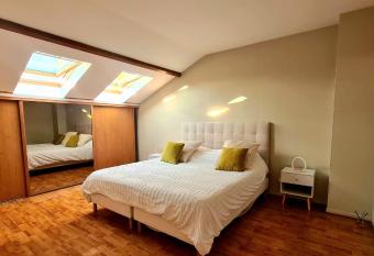 Appartement spacieux avec vue has Balcony rooms