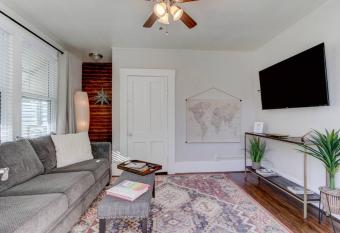 Cedar Blossom Bungalow is a cozy getaway with a 5 minute walk to downtown! allows 18 year olds to book a room