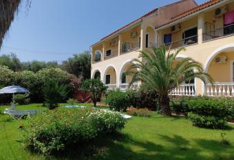 IL MIRTO VERDE has Balcony rooms