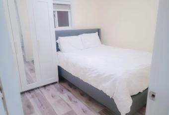 2BED-1BATH Private Suite - Surrey Fleetwood allows 18 year olds to book a room