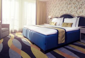 Carlton Oasis Hotel has Balcony rooms