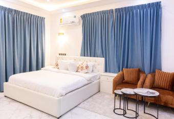 Cozy Studio Apartment, East Airport has Smoking rooms