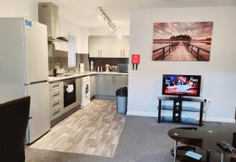 Liverpool City Apartment has Balcony rooms